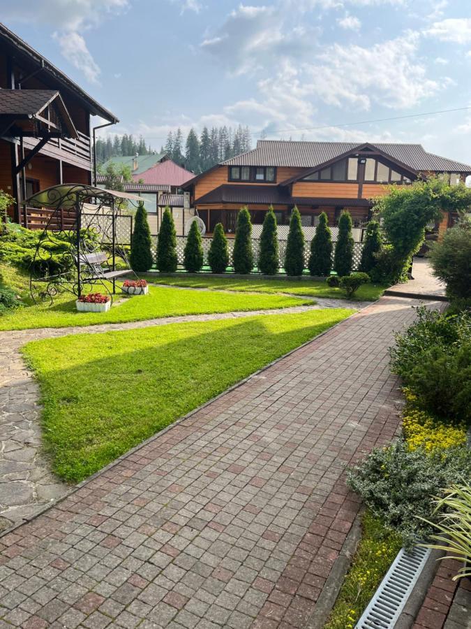Central Courtyard Славске Екстериор снимка