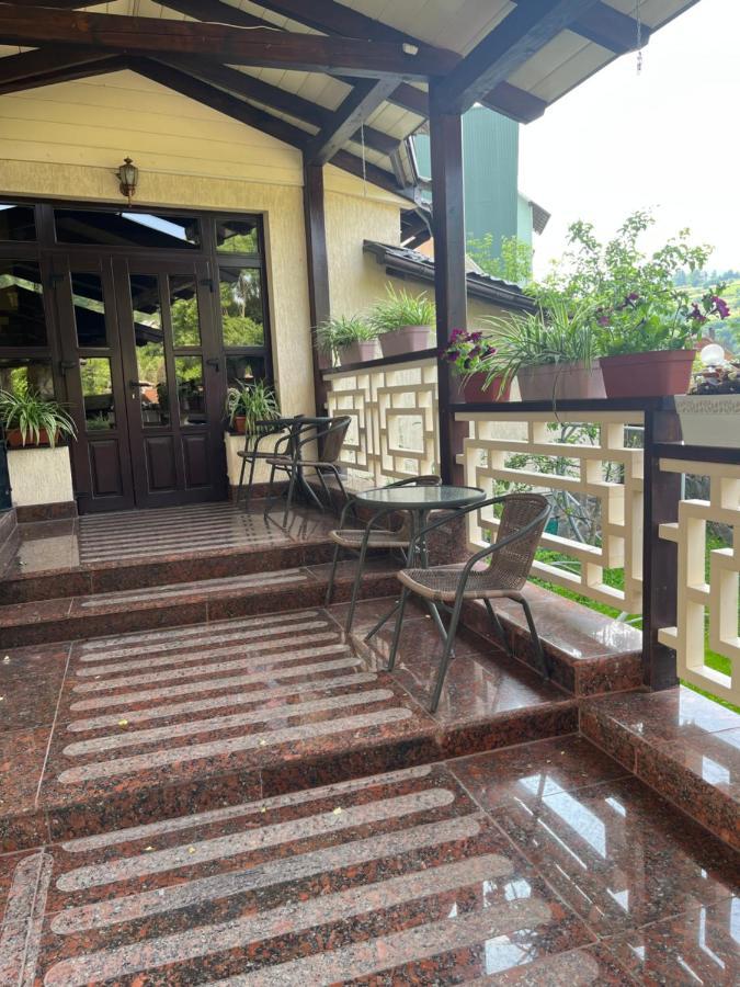 Central Courtyard Славске Екстериор снимка