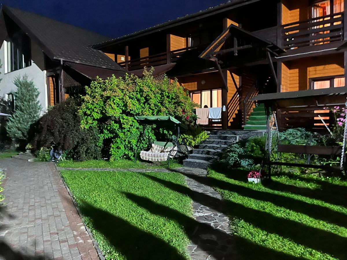 Central Courtyard Славске Екстериор снимка
